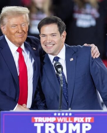 Ông Donald Trump (trái) và thượng nghị sĩ Marco Rubio tại cuộc vận động tranh cử ở Raleigh, bang Bắc Carolina ngày 4/11. Ảnh: AFP