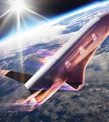 Mô phỏng máy bay X-37B phanh khí động nhờ lực cản của khí quyển Trái Đất. Ảnh: Boeing Space