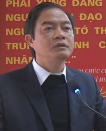 Ông Vũ Văn Hạnh, 54 tuổi, Phó Chủ tịch thường trực UBND huyện Hưng Hà bị bắt vì thiếu trách nhiệm gây hậu quả nghiêm trọng.