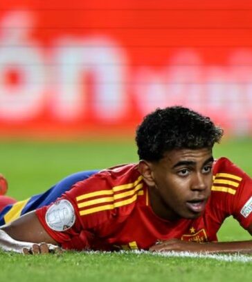 Lamine Yamal tiếc nuối sau khi lỡ cơ hội trận Tây Ban Nha thắng đan Mạch 1-0 trên sân Enrique Roca de Murcia, Murcia ngày 12/10/2024. Ảnh: Reuters