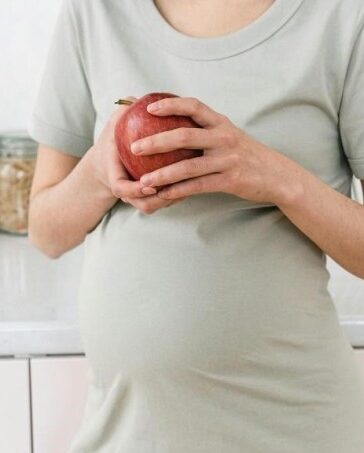 Mẹ ăn gì để con khỏe và mẹ không tăng cân quá nhiều là mong muốn của nhiều mẹ bầu. Ảnh: Pexel