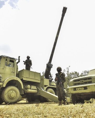 Thành viên Hezbollah trong cuộc diễn tập ở Aaramta, miền nam Lebanon, gần biên giới với Israel hồi tháng 5/2023. Ảnh: Reuters