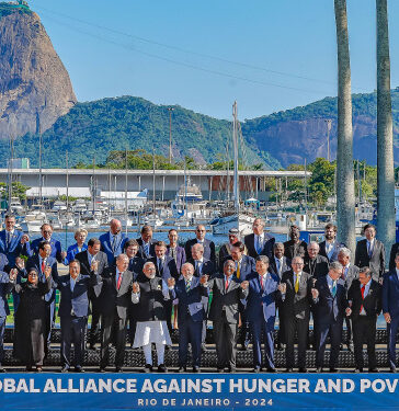 Các lãnh đạo G20 chụp ảnh tập thể tại thành phố Rio de Janeiro, Brazil ngày 18/11. Ảnh: Reuters