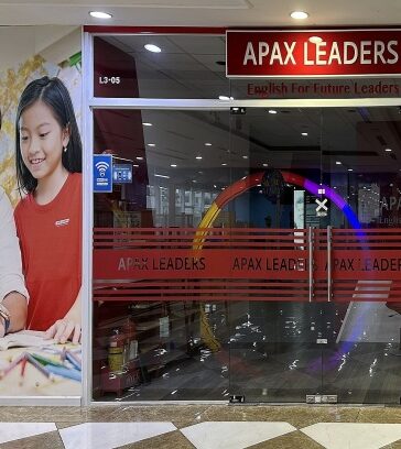 Bên ngoài một trung tâm Anh ngữ Apax Leaders đã đóng cửa tại quận 7 (TP HCM), tháng 10/2024. Ảnh: Tất Đạt