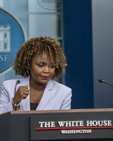 Thư ký báo chí Nhà Trắng Karine Jean-Pierre tại cuộc họp báo ngày 7/11. Ảnh: AFP