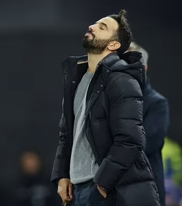 HLV Ruben Amorim thất vọng trong trận Man Utd hòa Ipswich Town trên sân Portman Road, vòng 12 Ngoại hạng Anh ngày 24/11/2024. Ảnh: AP