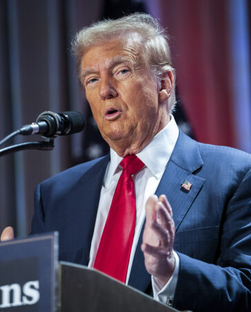 Tổng thống đắc cử Donald Trump phát biểu tại hội nghị của đảng Cộng hòa tại Hạ viện ở Washington ngày 13/11. Ảnh: AP