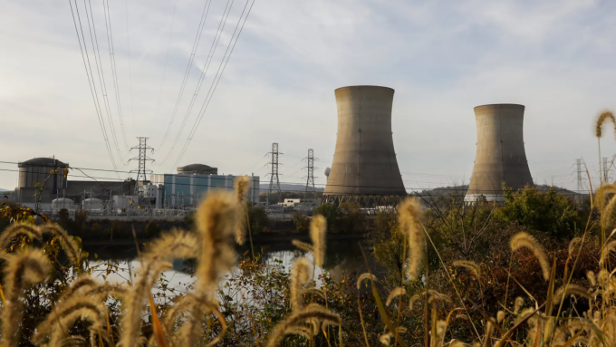 Tháp làm mát tại nhà máy điện hạt nhân Three Mile Island ở Middletown, bang Pennsylvania, 30/10/2024. Ảnh: CNBC