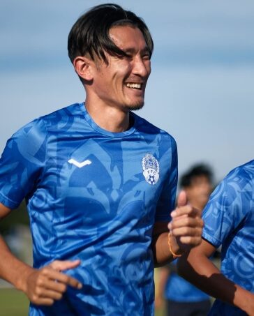 Tiền vệ gốc Nhật Bản Hikaru Mizuno tập luyện ở đội tuyển Campuchia chiều 2/12. Ảnh: FFC