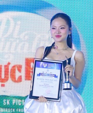 Lần đầu tiên trong sự nghiệp, Ngô Lan Hương nhận một giải thưởng lớn. Ảnh: Duy Phong