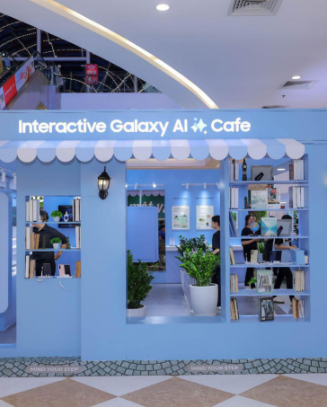 Không gian trải nghiệm mô phỏng như quán cà phê. Ảnh: Samsung