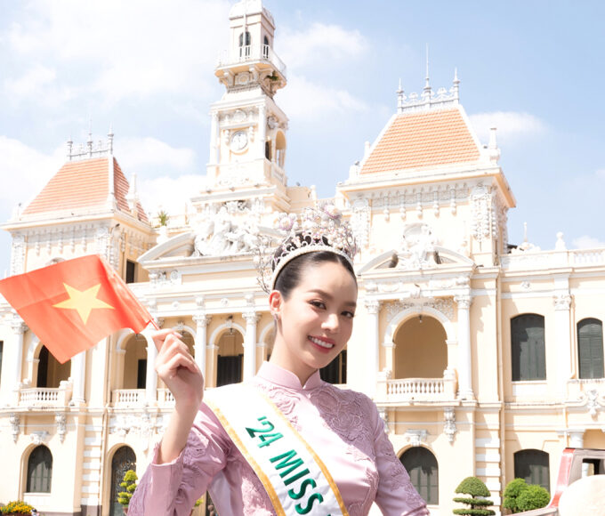 Thanh Thủy trên đường phố TP HCM sáng 18/11.