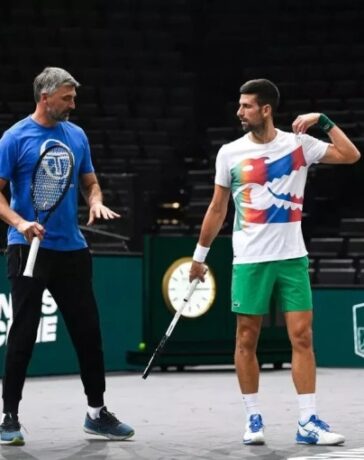 Djokovic (phải) và Ivanisevic tại Paris Masters 2023. Ảnh: Reuters