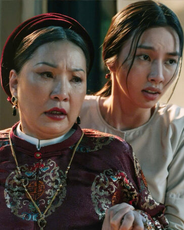 Diễn viên Hồng Đào - vai bà Bích, và Thùy Tiên - vai Phượng. Ảnh: Thanh Huyền