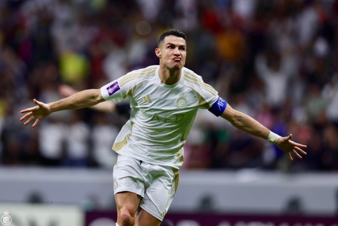 Cristiano Ronaldo mừng bàn trong trận Al Nassr thắng Al Gharafa 3-1 trên sân Al Bayt, Al Khor, Qatar ngày 25/11. Ảnh: Al Nassr