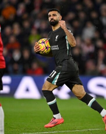Mohamed Salah mừng bàn trong trận Liverpool thắng Southampton 3-2 ở vòng 12 Ngoại hạng Anh. Ảnh: Reuters