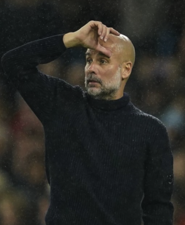 Guardiola chỉ đạo Man City ở trận thua Tottenham 0-4 hôm 24/11. Ảnh: AP