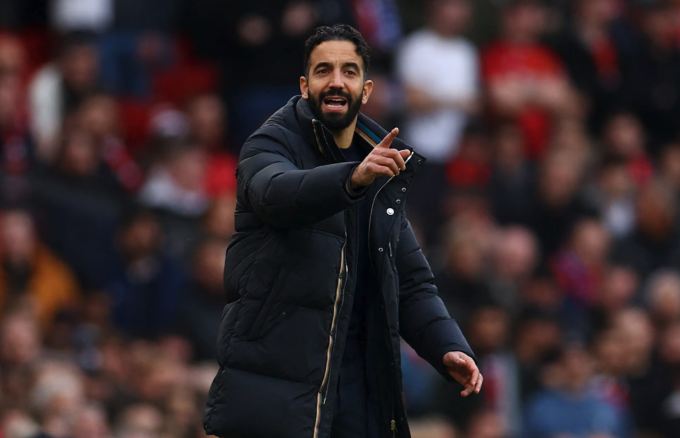 Amorim chỉ đạo Man Utd trong trận gặp Everton tại Ngoại hạng Anh vào ngày 1/12. Ảnh: Reuters