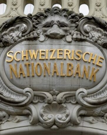 Bên ngoài Ngân hàng Trung ương Thụy Sĩ (SNB) tại Bern. Ảnh: Reuters