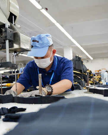 Công nhân làm việc tại công ty dệt may tại Đà Năng, tháng 6/2024. Ảnh: Nguyễn Đông