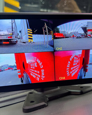 Xe tải được lắp camera quan sát được 4 điểm mù ở hai bên thân và đầu đuôi xe trong đợt vận động của CSGT TP HCM. Ảnh: Minh Vương