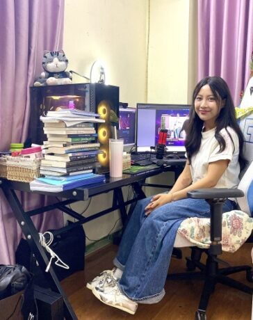 Nữ streamer Đàm Thanh Huyền (Nắng) tại nhà riêng ở quận Thanh Xuân, chiều 4/11. Ảnh: Quỳnh Nguyễn